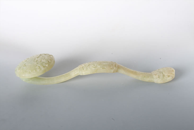 清雕刻花卉紋玉如意