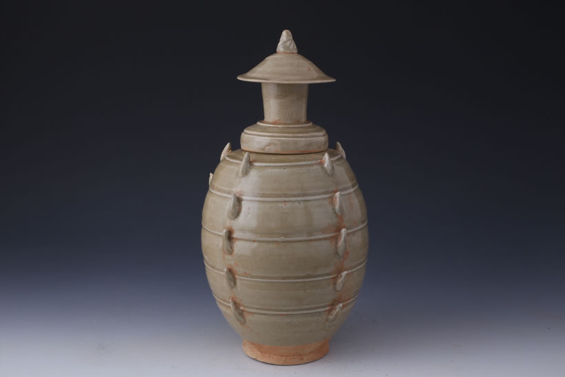 宋青釉帶蓋多角瓷壺