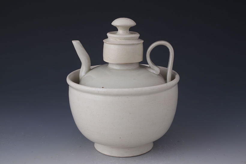 宋青白釉帶蓋瓷執(zhí)壺（帶溫碗）