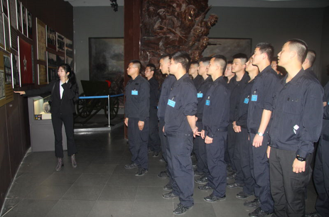 三明市人民警察訓(xùn)練學(xué)校的學(xué)員們走進(jìn)三明市博物館