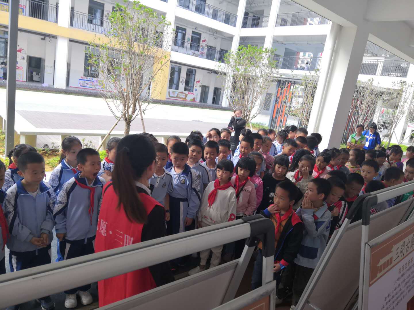 《三明古廊橋》圖片展走進(jìn)滬明小學(xué)